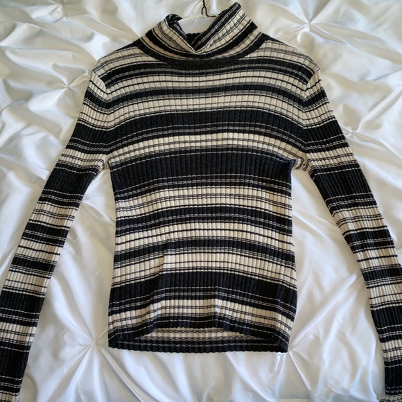 Stripped Turtle Neck Long Sleeve - Picture 4 of 4
